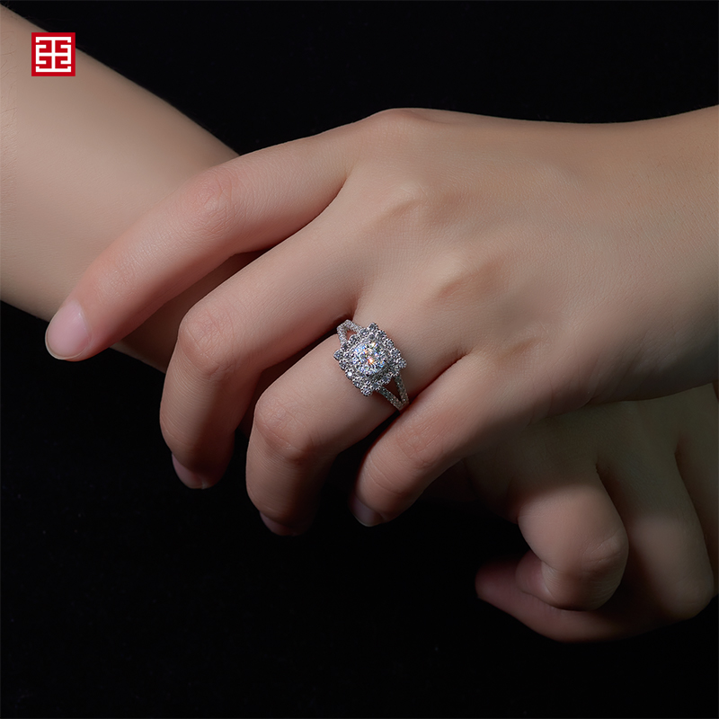 GIGAJEWE 0.8ct 6.0mm EF Round 18K White Gold Plated 925 Silver Moissanite Ring Diamond Test Passed Jewelry Woman Girlfriend Gift