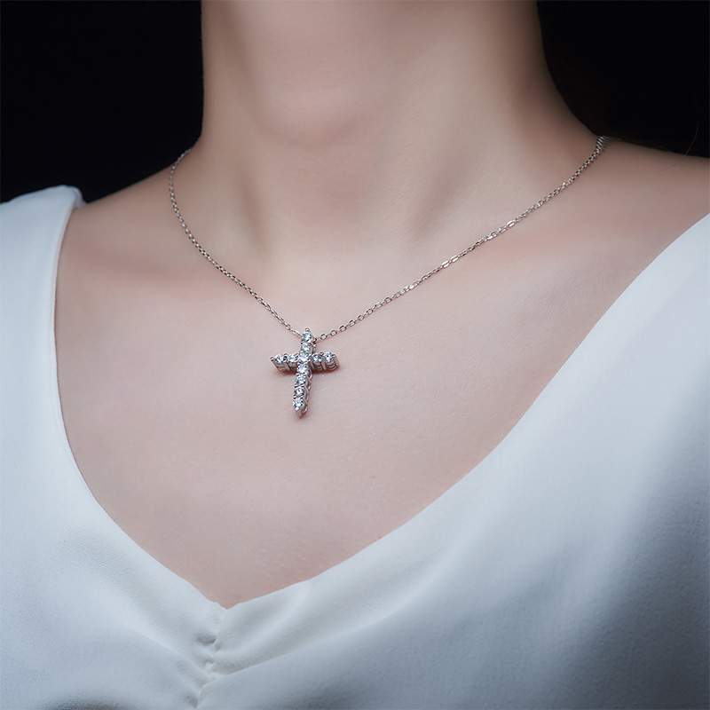 GIGAJEWE Total 1.1ct 3mmX11 Round Cut EF VVS1 Moissanite 925 Silver Christian Religious Cross Necklace Girlfriend Gift